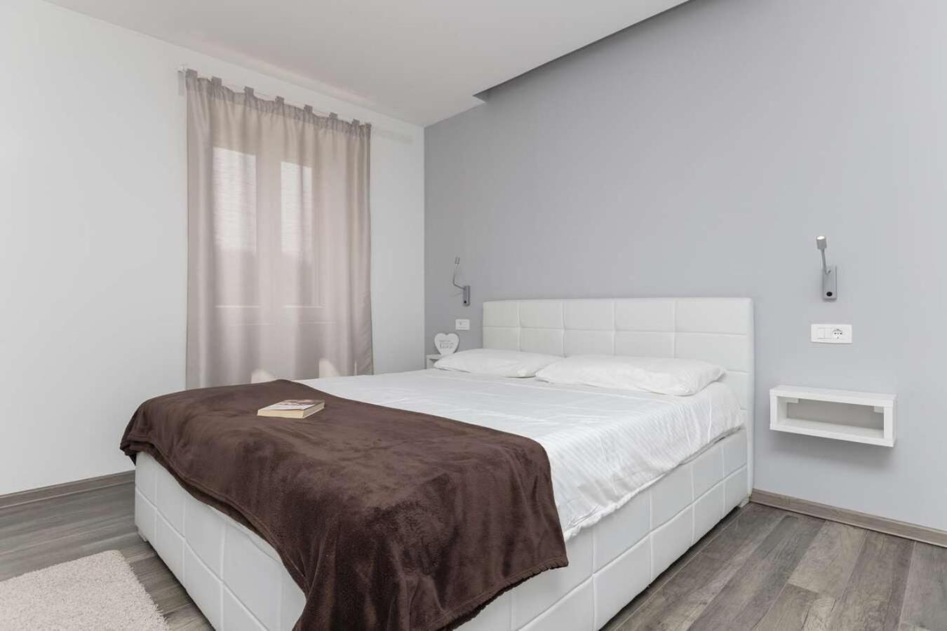Villa Viscum In Central Istria For 8 Persons With Large Garden - Pet Friendly 帕津 外观 照片