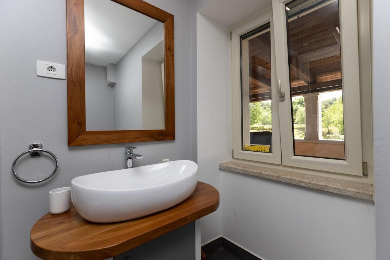 Villa Viscum In Central Istria For 8 Persons With Large Garden - Pet Friendly 帕津 外观 照片