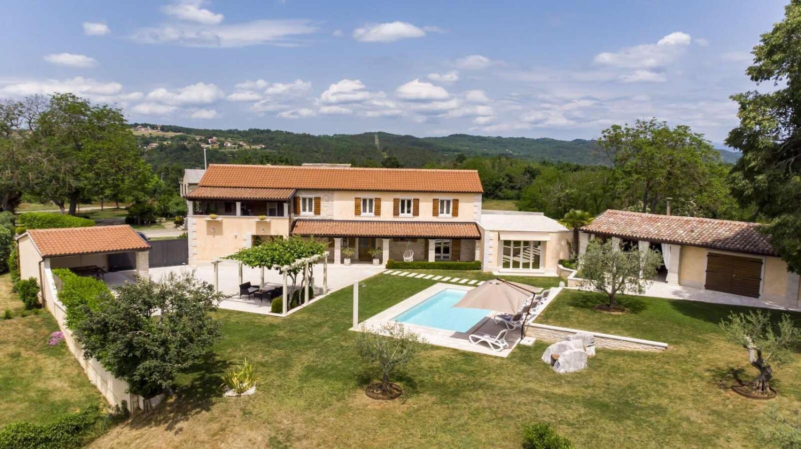 Villa Viscum In Central Istria For 8 Persons With Large Garden - Pet Friendly 帕津 外观 照片
